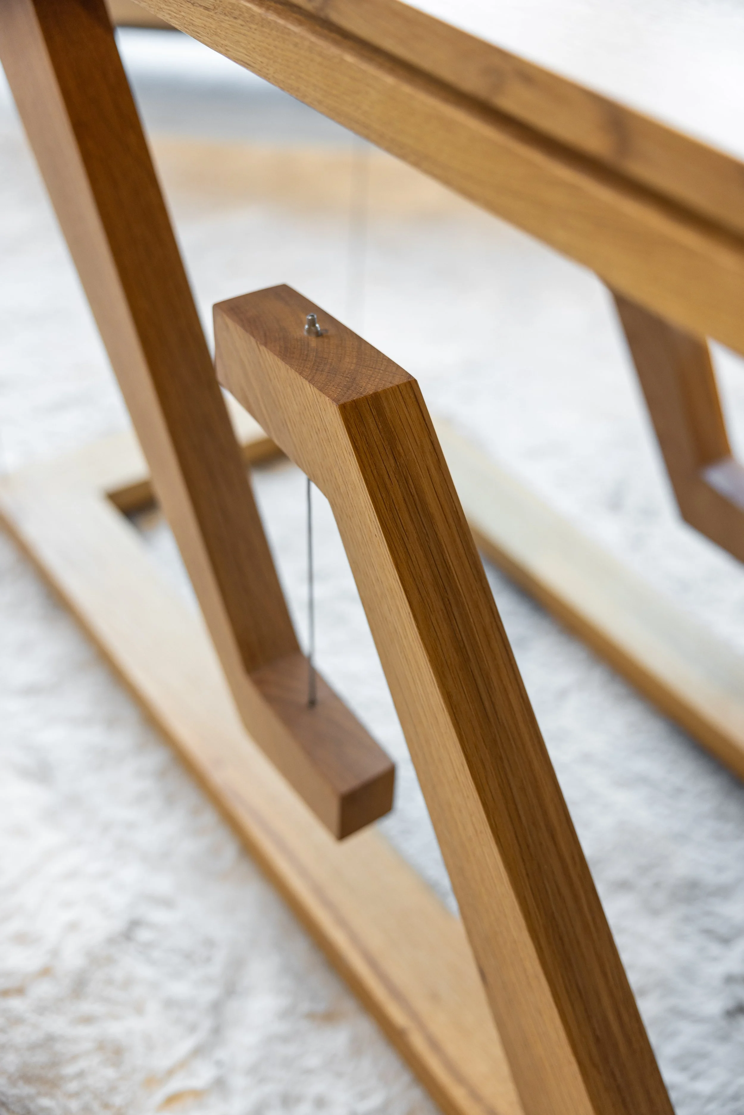 Foto van zwevende sidetable door Born of Wood.