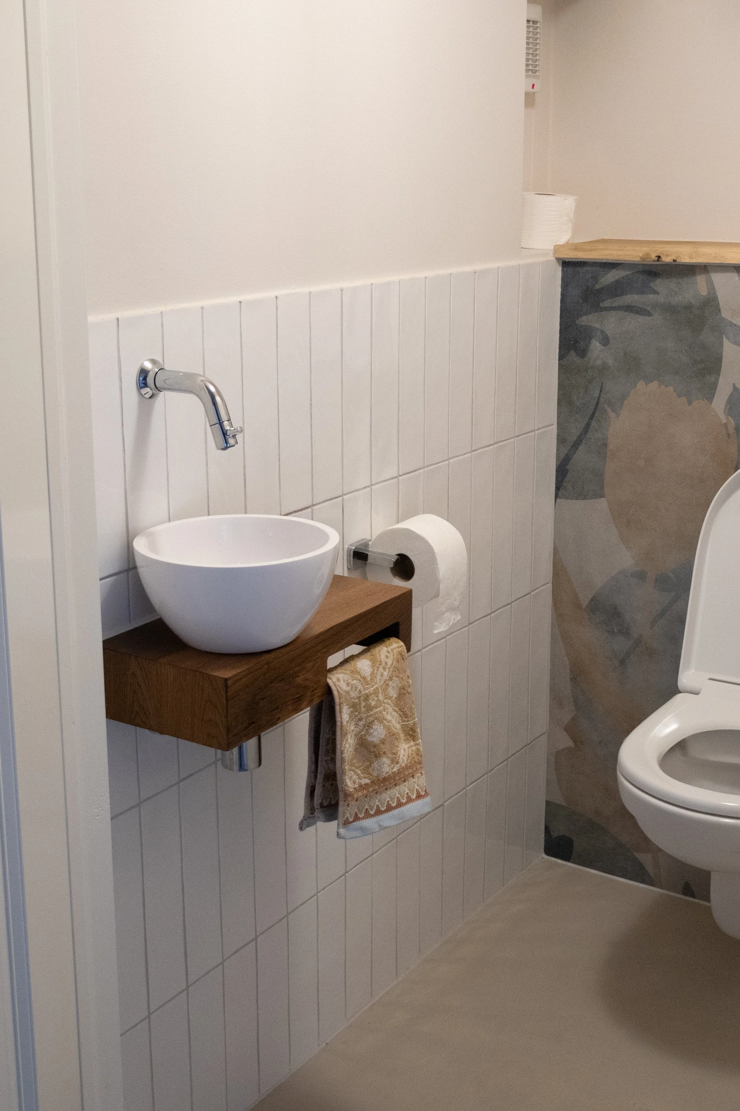 Foto van toilet fonteinplank door Born of Wood.