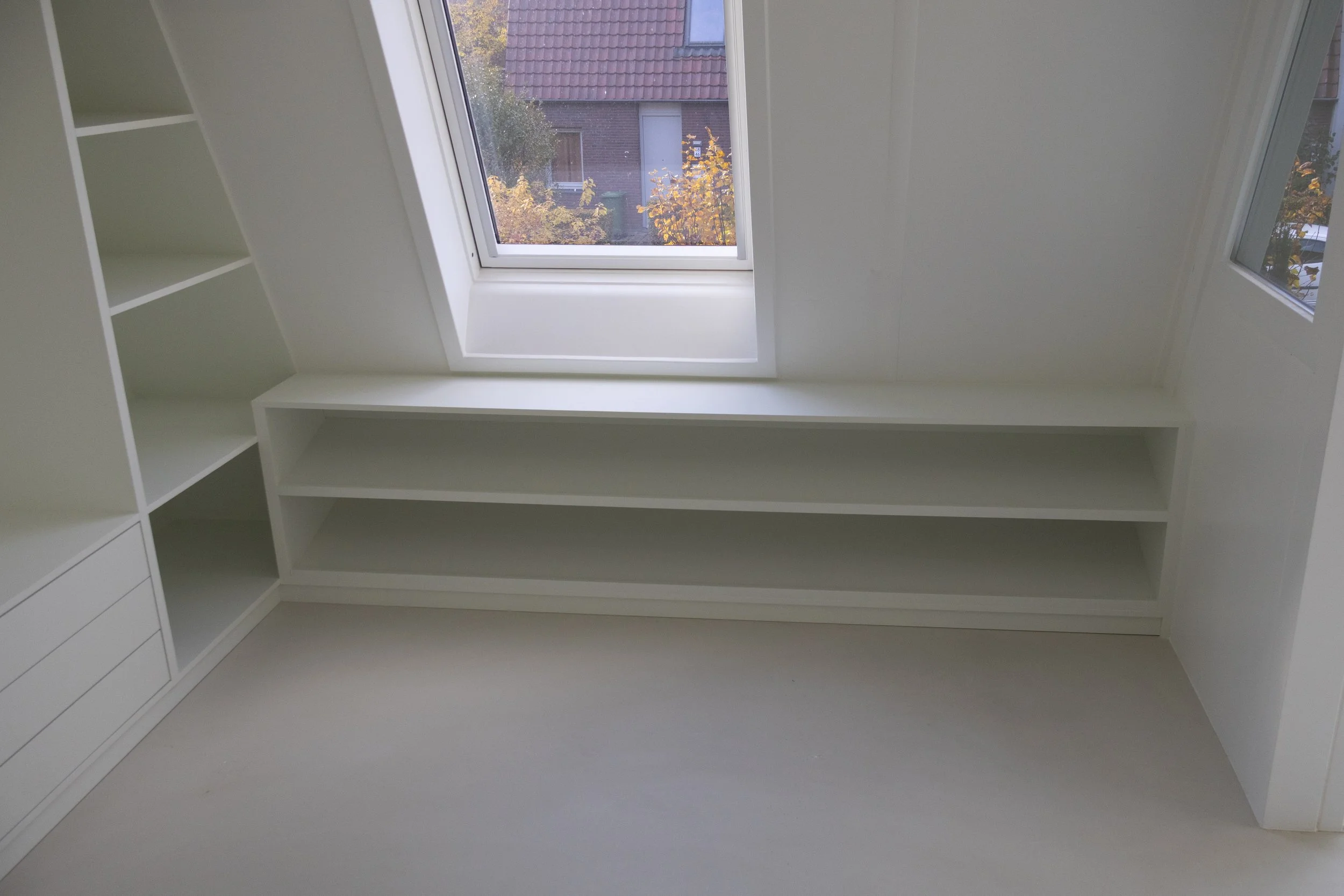 Foto van inloopkast door Born of Wood.
