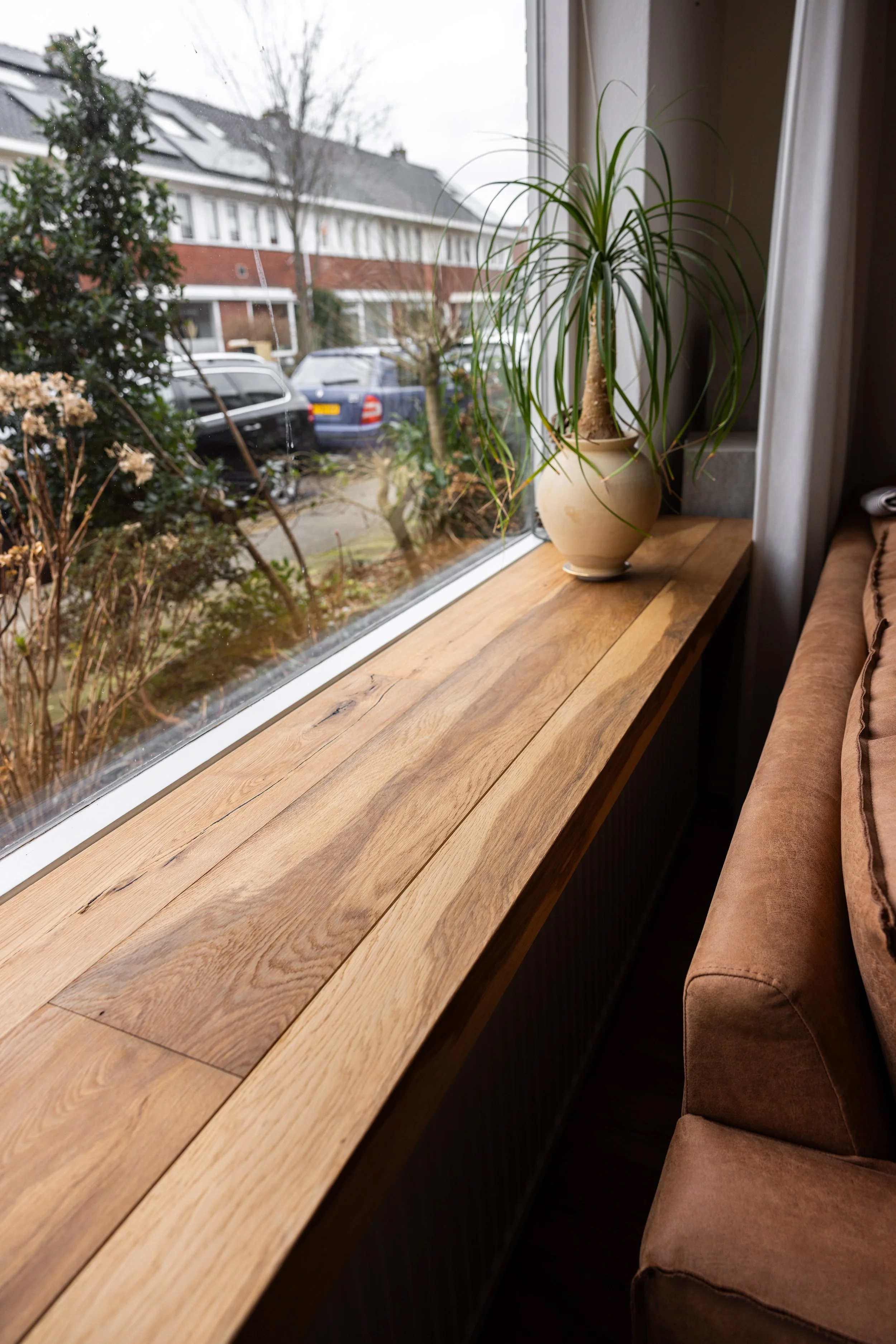 Foto van vensterbank door Born of Wood.