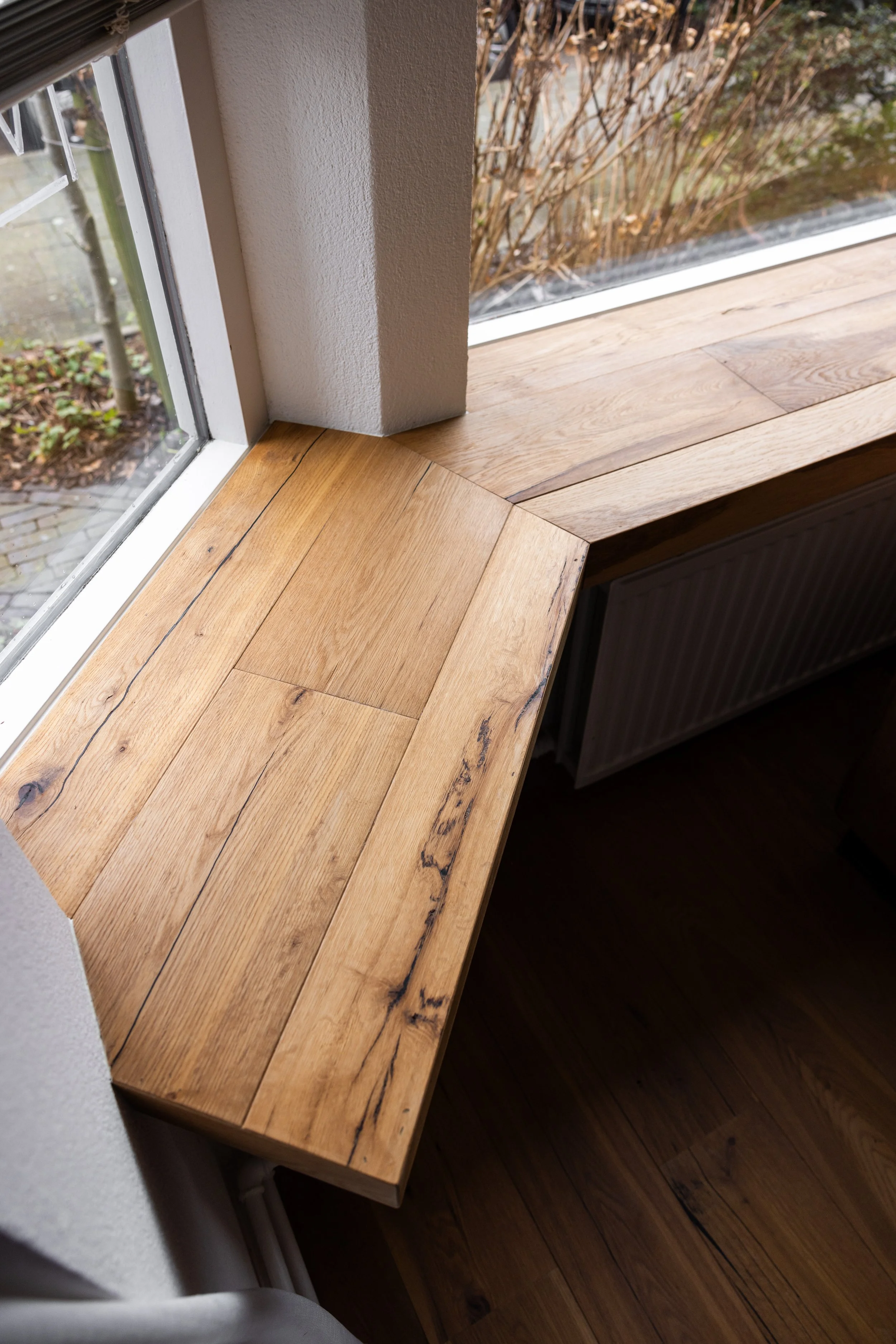Foto van vensterbank door Born of Wood.